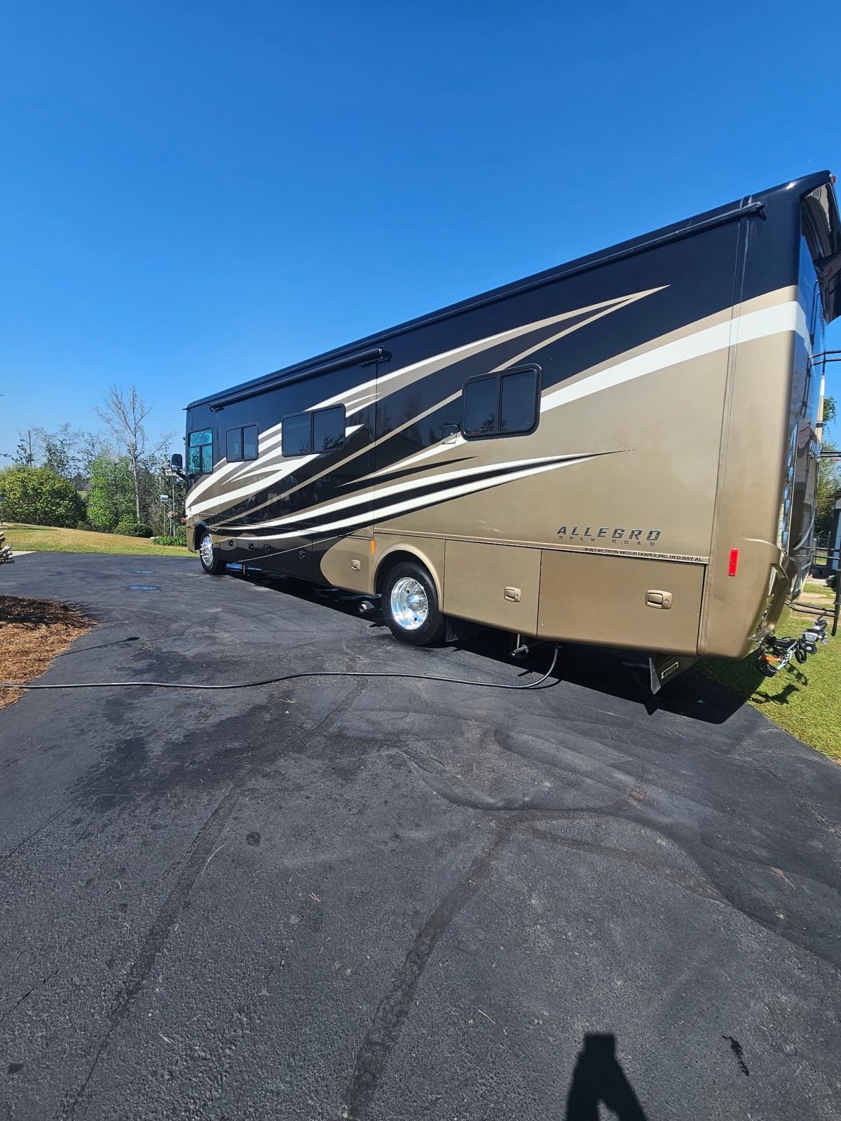 Class A motorhome 'Allegro' exterior wash
