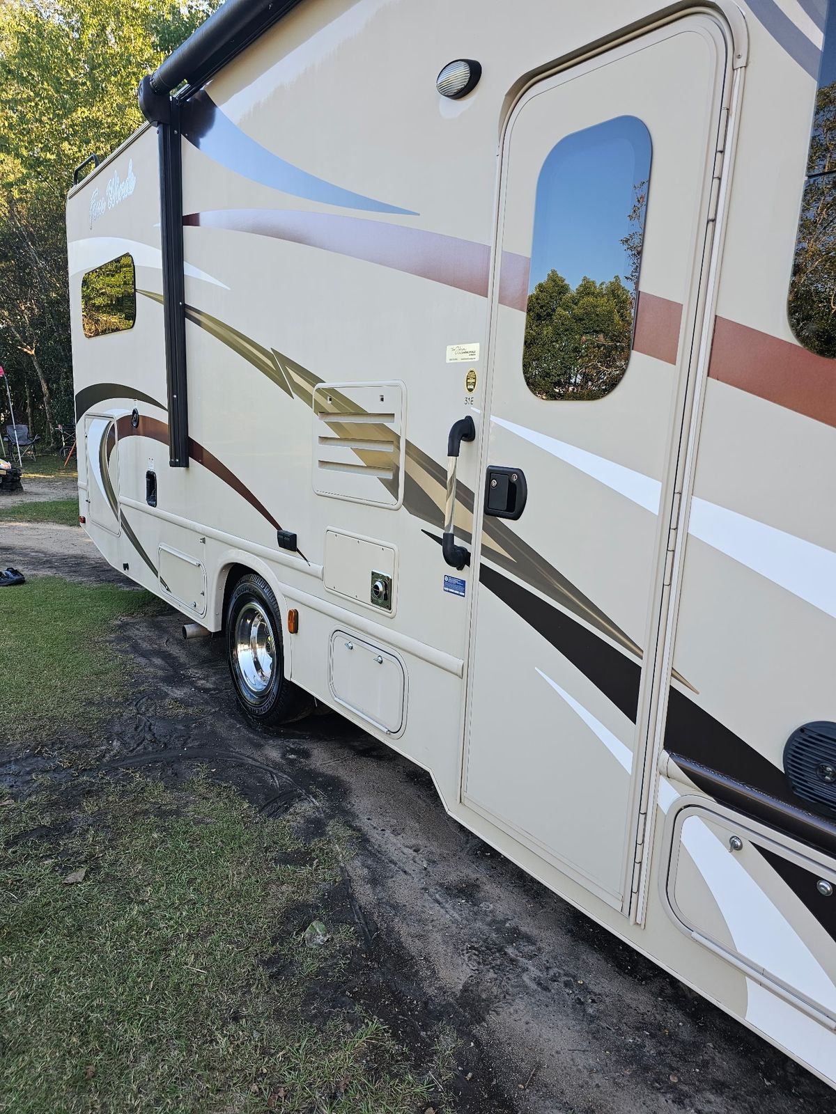 Class C motorhome side wash