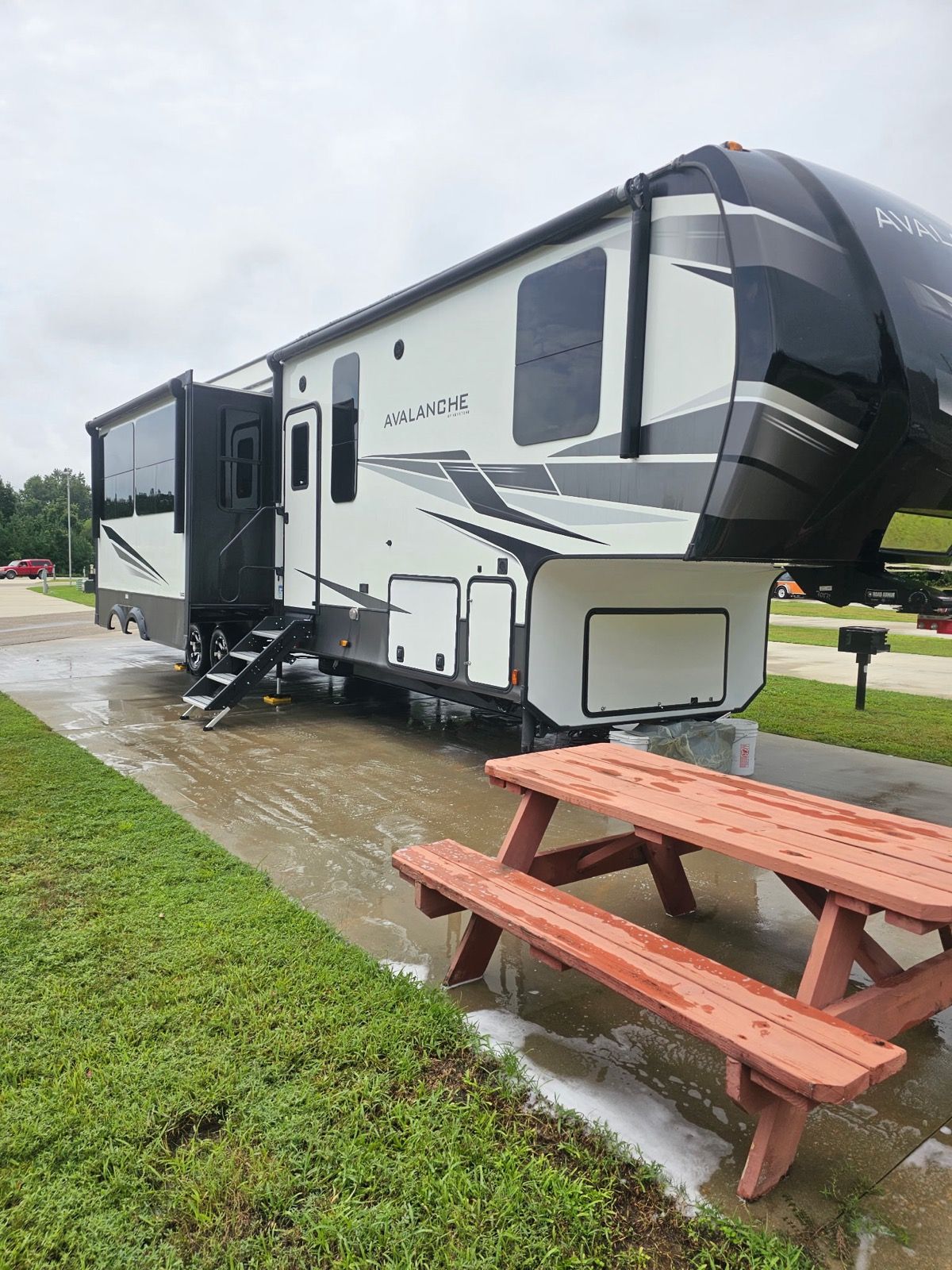 Fifth wheel trailer campsite wash