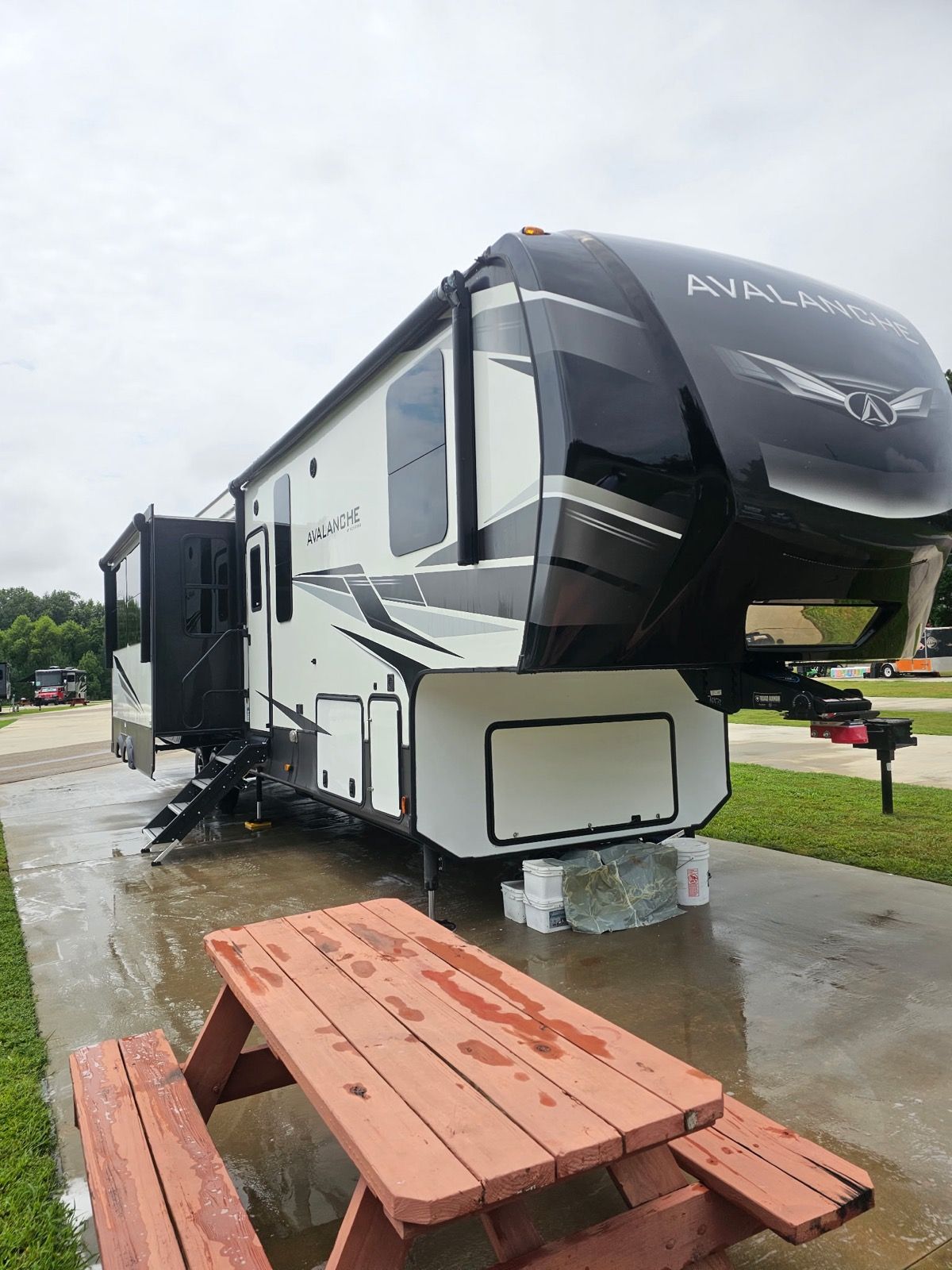 Fifth wheel trailer campsite detail